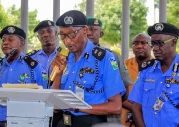 EMIRS TUSSLE: Police deploys additional personnel to 2 palaces in Kano