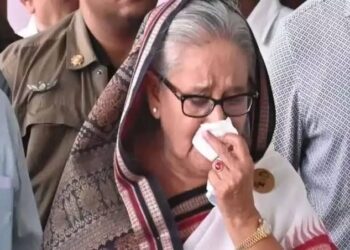 Bangladesh PM resigns, flees as protesters storm palace