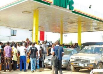FG wash hands off fuel hike, says it does not interfere with NNPC decisions