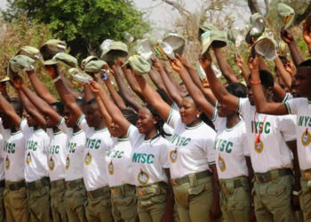 FG lifts ban prohibiting corpers from  serving in banks, oil companies, others