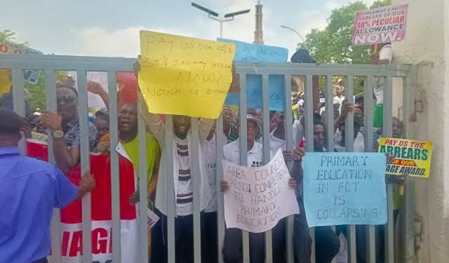 Protesting FCTA workers  shut secretariat over teachers, health workers strike, others