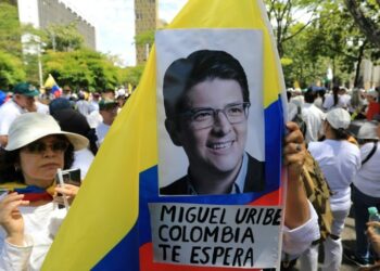 Colombian presidential candidate Uribe shot two months ago in a rally dies
