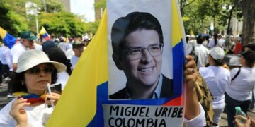 Colombian presidential candidate Uribe shot two months ago in a rally dies