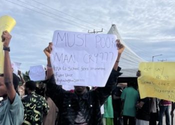 Students of petroleum university in Delta protest   tuition fee increase