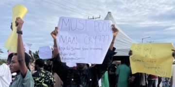 Students of petroleum university in Delta protest   tuition fee increase