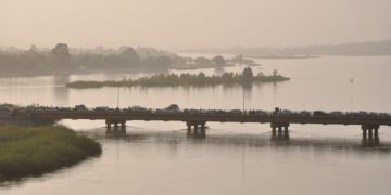 FG bans  mining on Second Niger bridge, River Niger