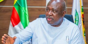 Nigerian govt asks marketers to slash petrol prices as crude drops below $70