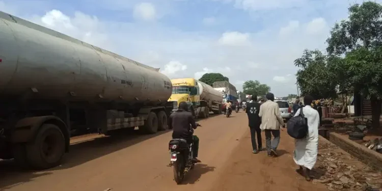 Protesters block Mokwa-Bida highway over persistent kidnapping